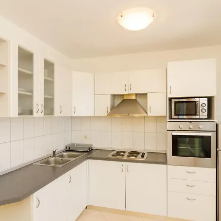 公寓 Plavac Mali-1 By Interhome